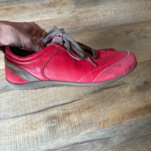Vionic Willa Leather Sneakers in Red - Picture 4 of 8